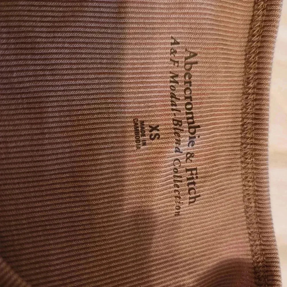 Abercrombie & Fitch micro mofal collection tan Brown Beige crewneck T-shirt basi - Picture 5 of 8